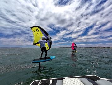 Downwinder mit Begleitboot