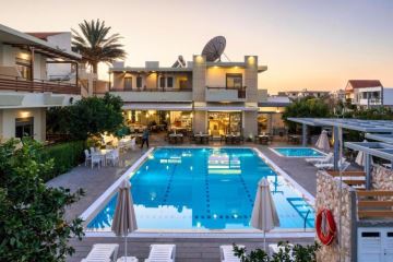 Hotel Pool