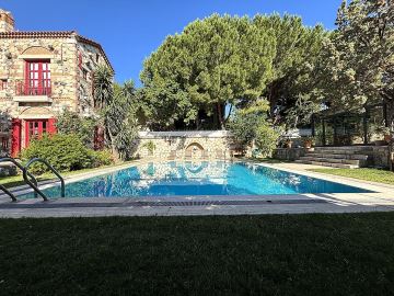 Hotel Pool