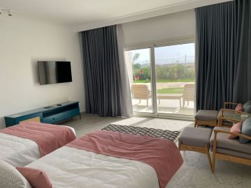 neue Zimmer mit getrennten Betten