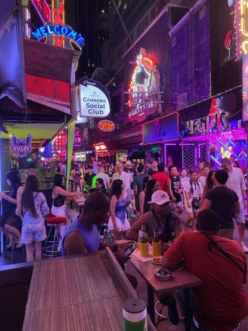 Streetfood und Barhopping