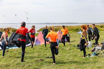 100 Feet Kite Center