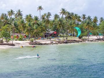 Kiten vor der Station
