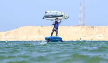 Wingfoilen vorm Hotel