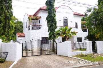 Villa von der Strasse aus