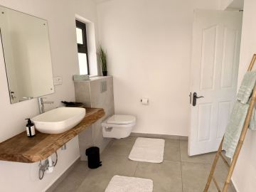 Helles und modernes Bad